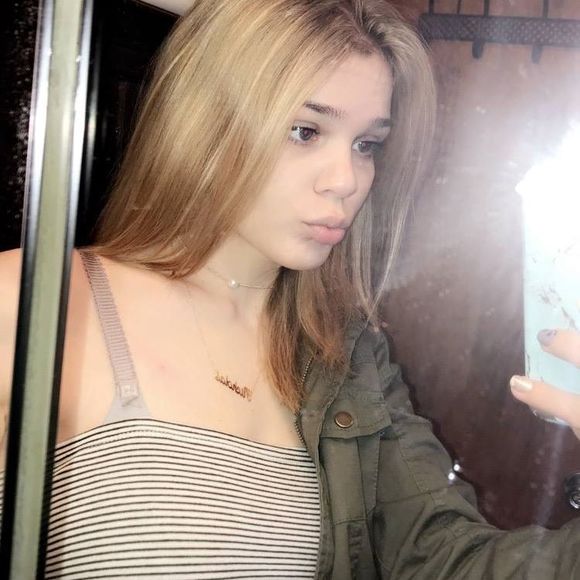 Meet your Posher, Julianna - Picture 1 of 1